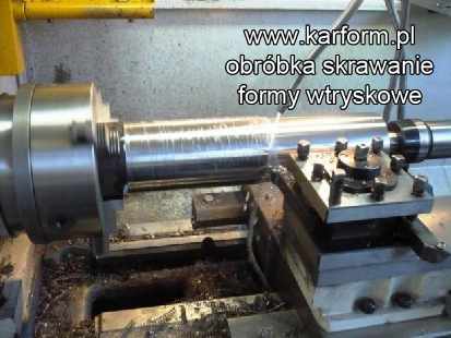 skrawaniem obrobka metalu